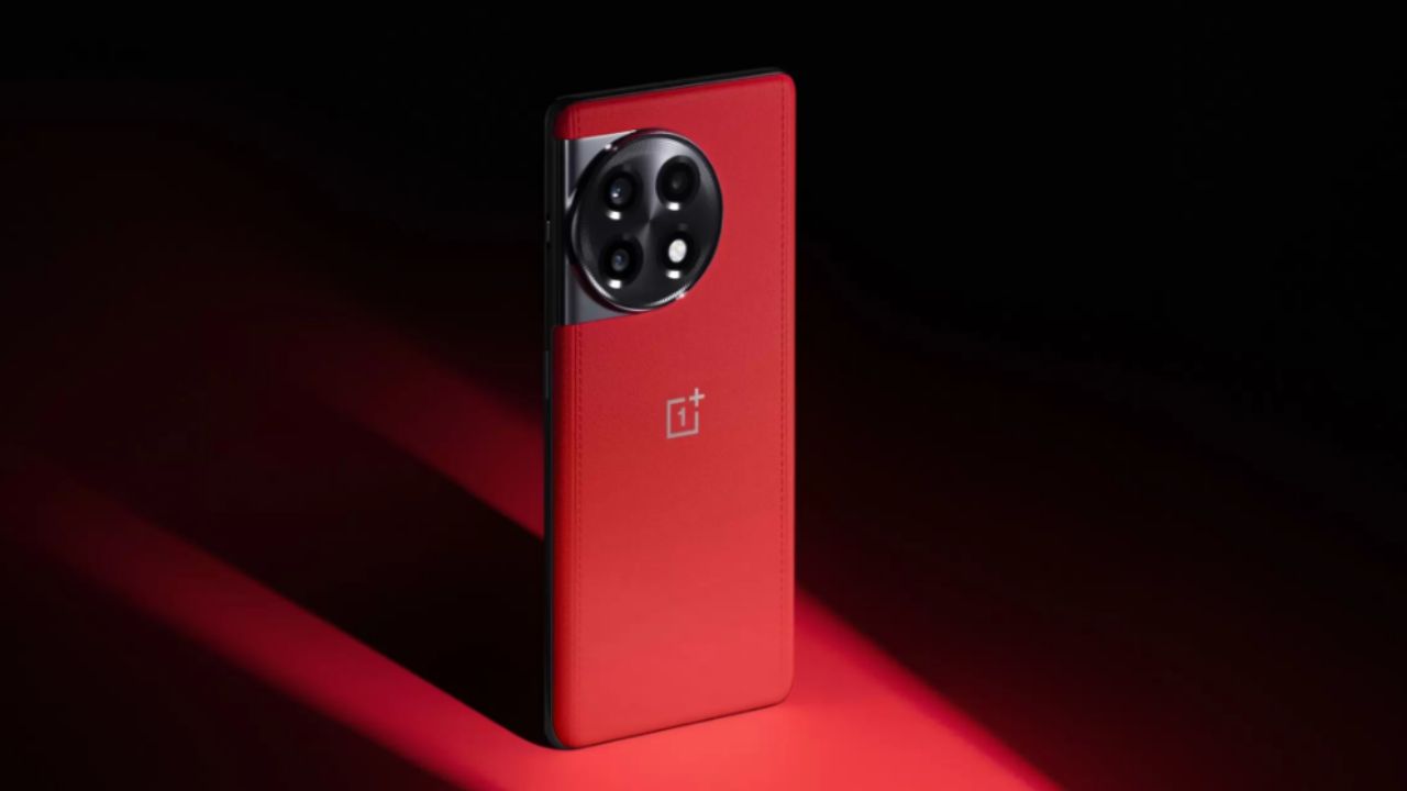 OnePlus 11R Solar Red Edition