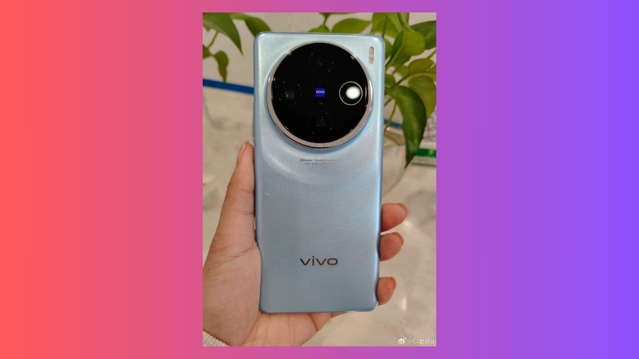 Vivo X100 Live image on hands